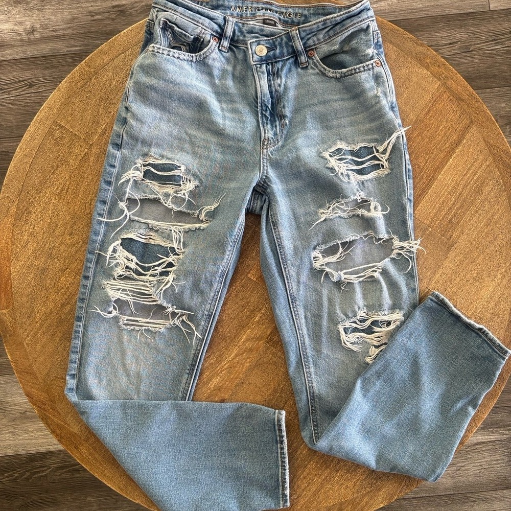 American Eagle Women's Strigid Ripped Mom Jean Size 2 Long